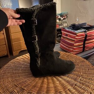 Wanted Fortune Black Faux Fur Trim Boots Buckle Accent Women’s Size 5.5